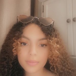 Meet your Posher, Esmeralda